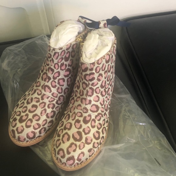 Perfect for Fall—Janie and Jack Leopard kids boots - Picture 1 of 8